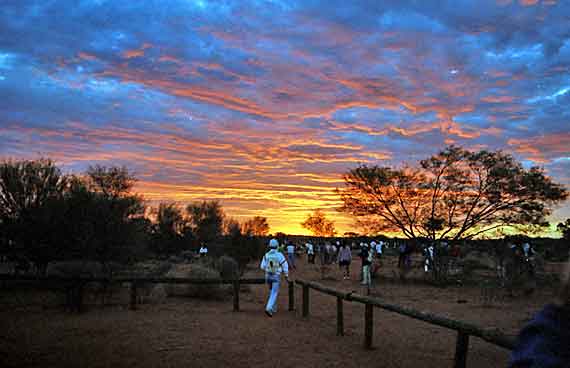 Australien, Ayers Rock in der Nähe von Alice Springs ( Urlaub, Reisen, Lastminute-Reisen, Pauschalreisen )