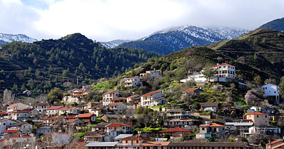 Dorf Kakopetria im Troodos-Gebirge in Zypern ( Urlaub, Reisen, Lastminute-Reisen, Pauschalreisen )